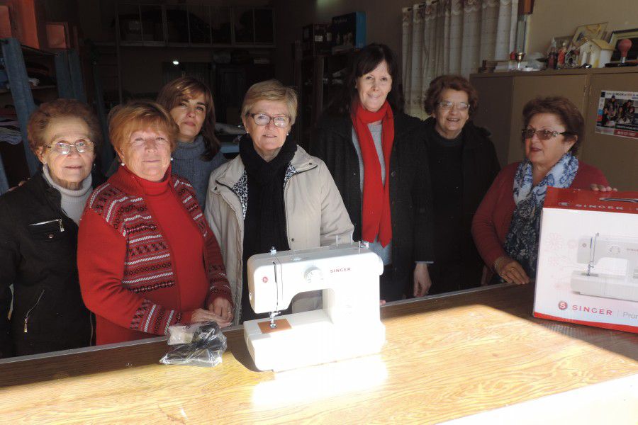 Entrega Maquina de coser a Cáritas - Foto Prensa CdF