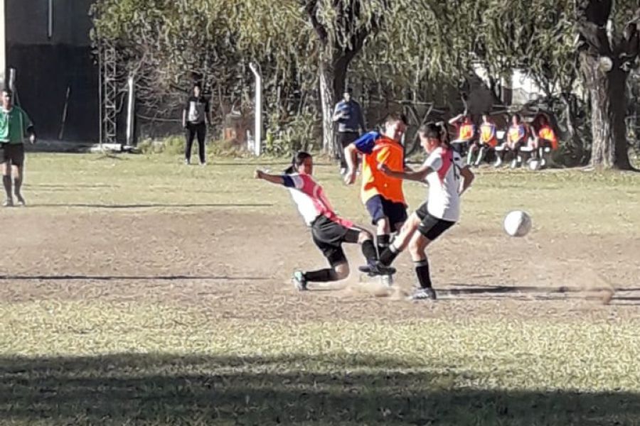 Las Guapas vs, Dios es Amor