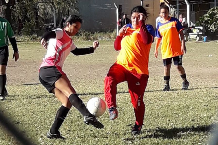Las Guapas vs, Dios es Amor