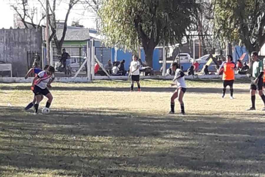 Las Guapas vs, Dios es Amor