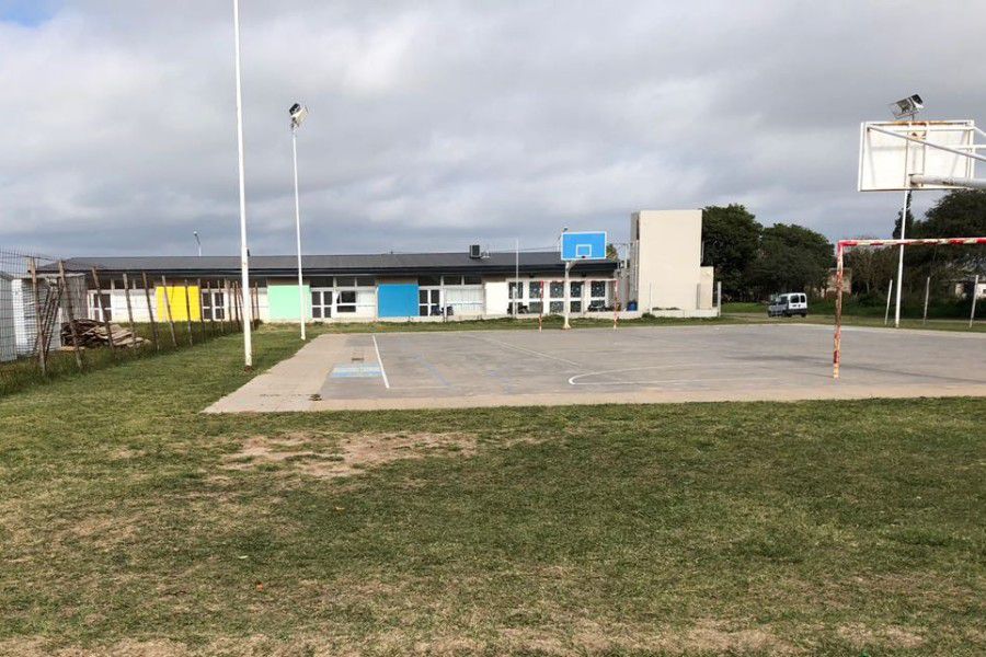 Pirola en Escuela Secundaria en Barrio La Orilla