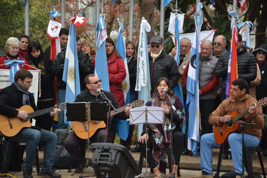 Acto Oficial por la Indepedencia - Foto CdF