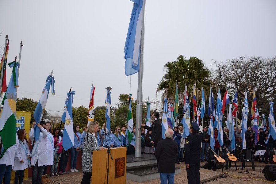 Acto Oficial por la Indepedencia - Foto CdF
