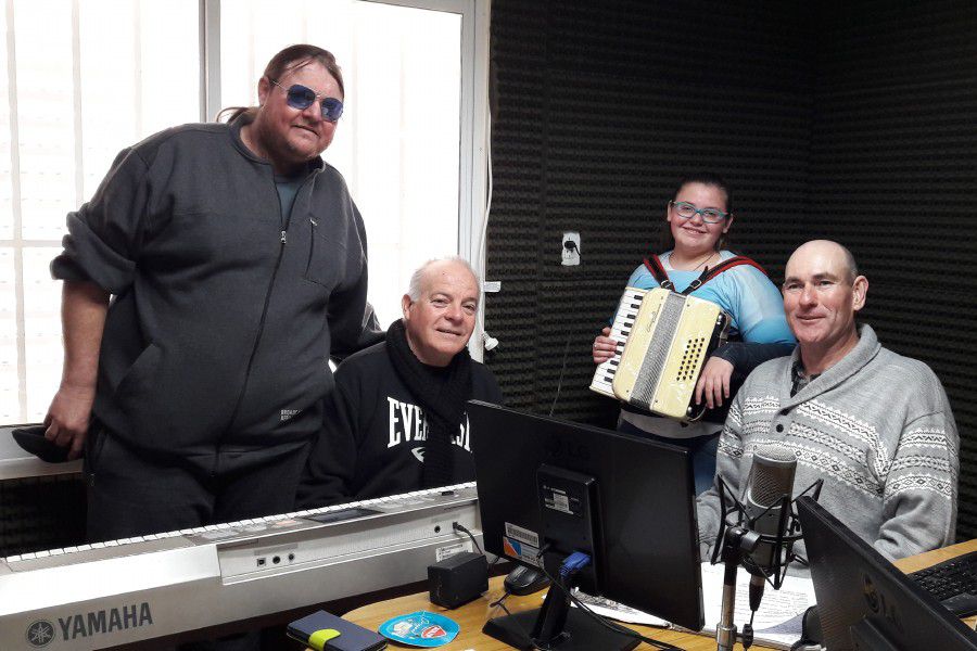 Gastón Amadei con Jorge Grenón junto a Catalina y Reinaldo