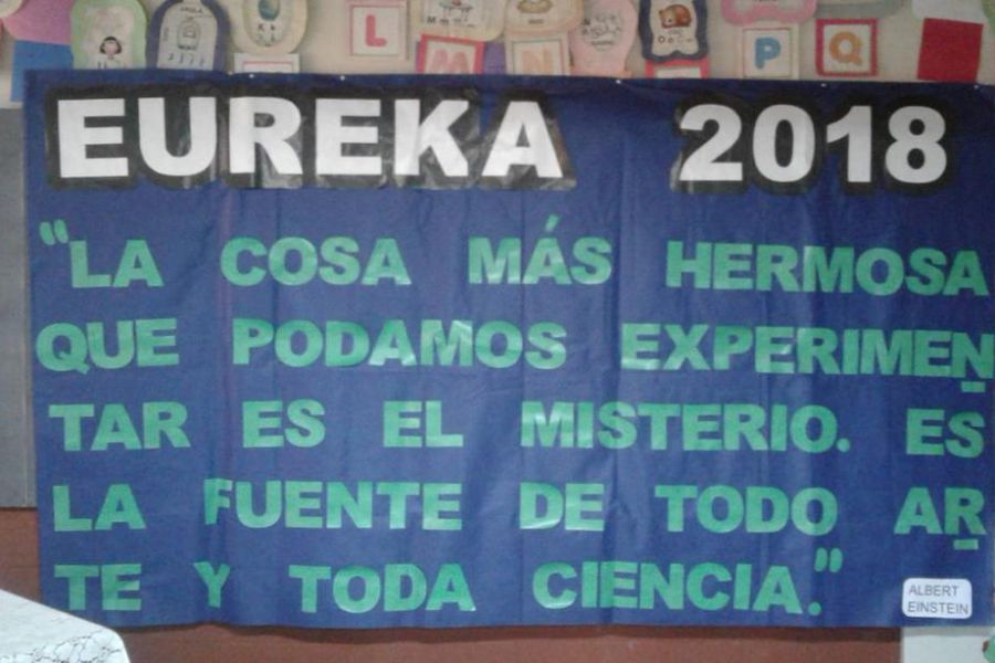 Eureka en Escuela Primaria 321