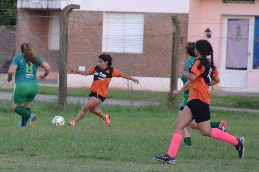 Fútbol femenino en el Poli