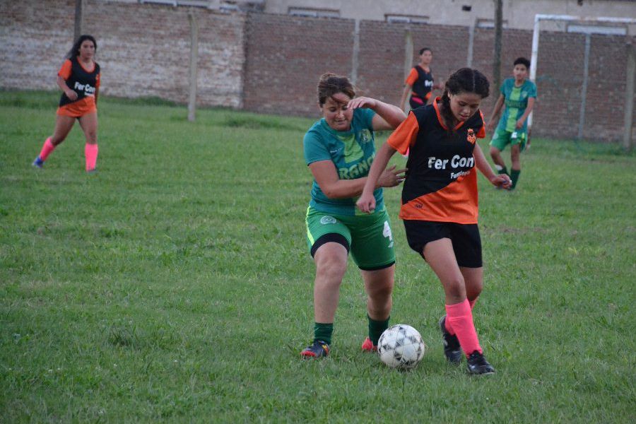 Fútbol femenino en el Poli