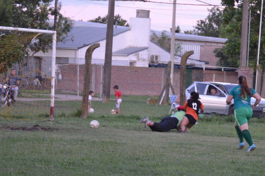 Fútbol femenino en el Poli