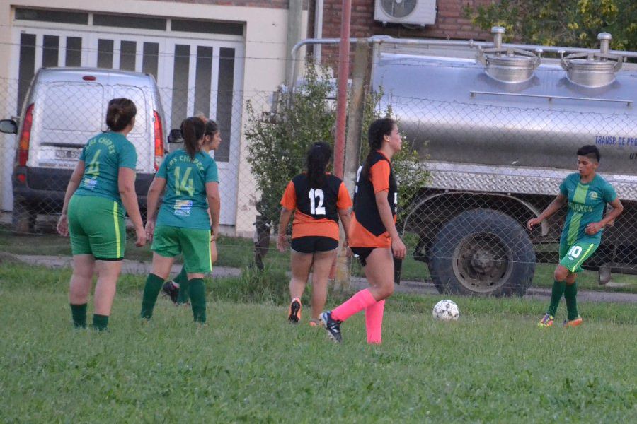 Fútbol femenino en el Poli