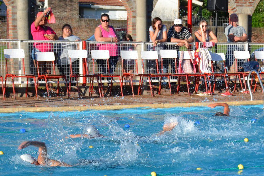 Nadadores del CAF en Encuentros