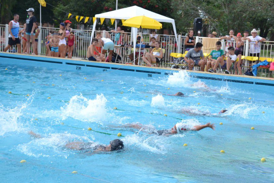 Nadadores del CAF en Encuentros