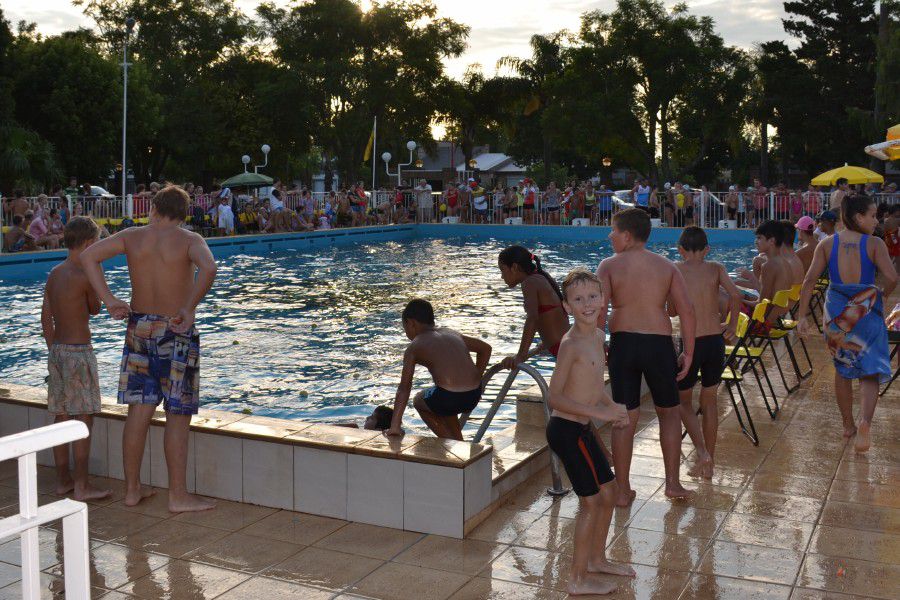 Nadadores del CAF en Encuentros