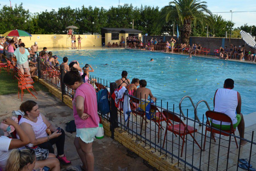 Nadadores del CAF en Encuentros