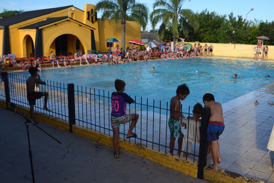 Nadadores del CAF en Encuentros