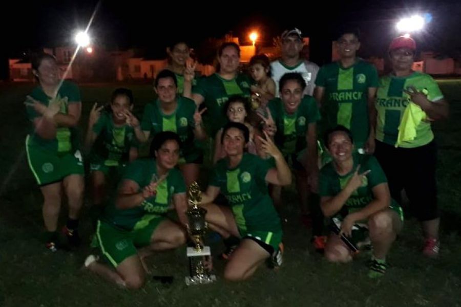 Fútbol femenino en el Poli