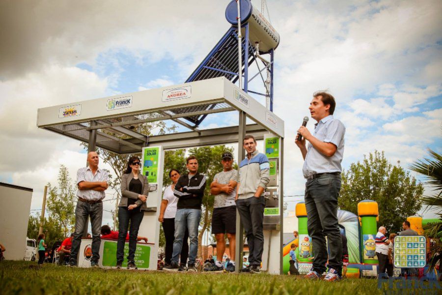 Estación solar en ciclovía sur