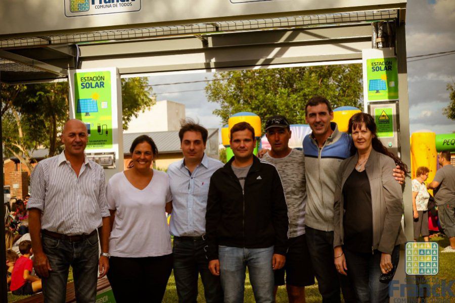 Estación solar en ciclovía sur