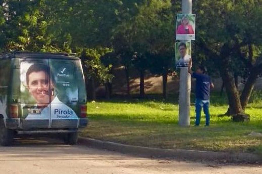 Pirola retira carteleria de las PASO