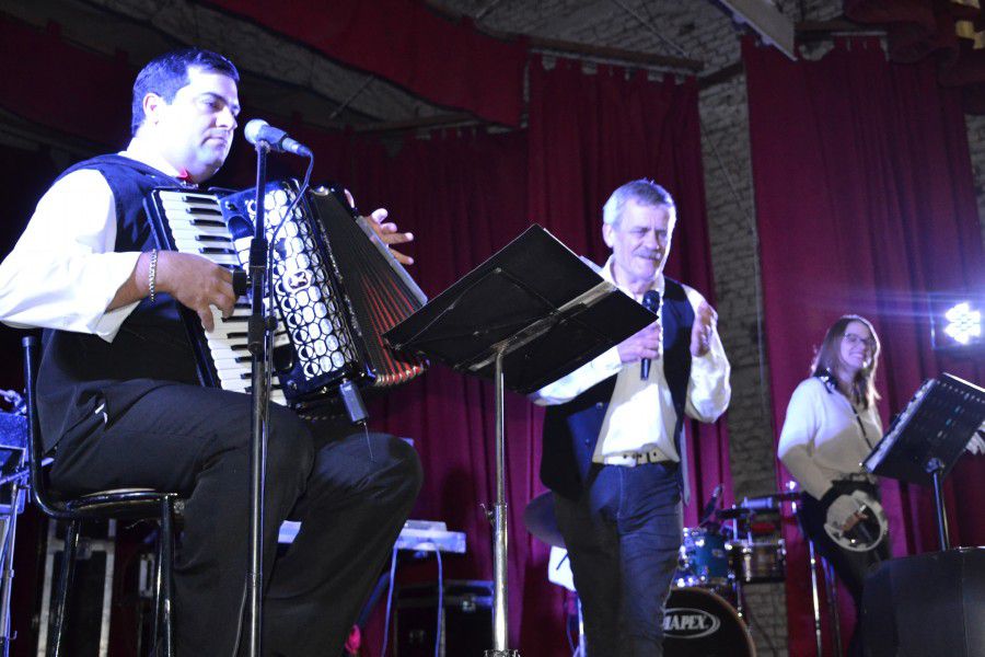Pochi festejó los 400 programas
