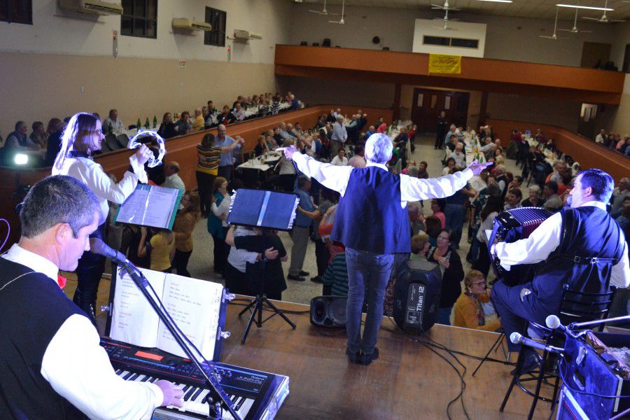 Pochi festejó los 400 programas