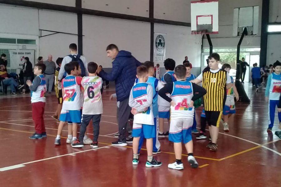 Encuentro de Basquet en el CAF