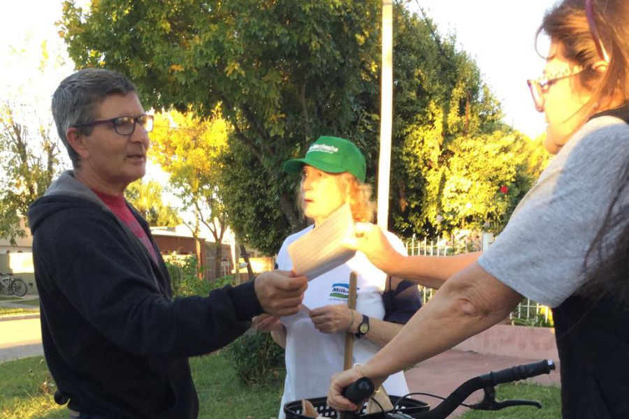 Miguel Mottura continúa dialogando con los vecinos franckinos