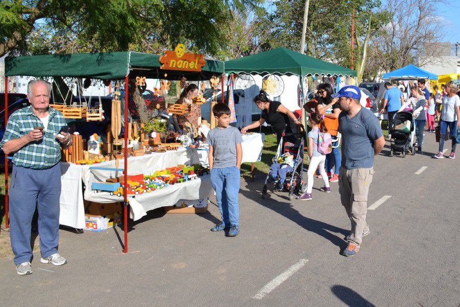 Feria de Artesanos en el Poli