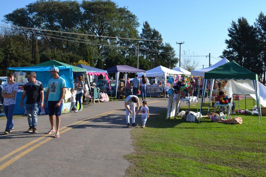 Feria de Artesanos en el Poli