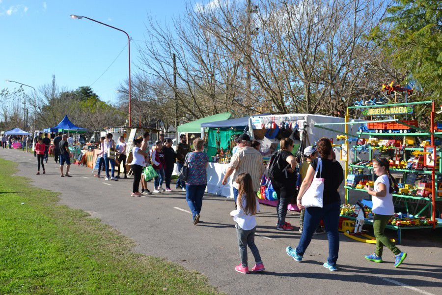 Feria de Artesanos en el Poli