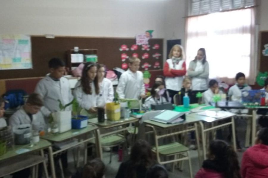 Feria de Ciencias y Tecnología en la 321