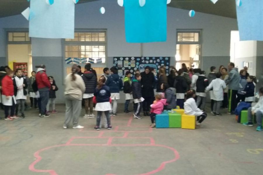 Feria de Ciencias y Tecnología en la 321