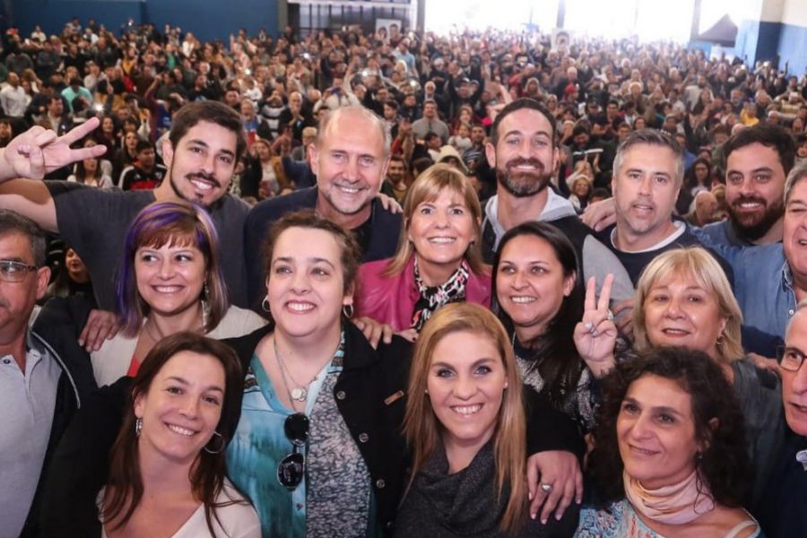 Perotti con fiscales: «El domingo vamos a cuidar el futuro de todos los santafesinos»