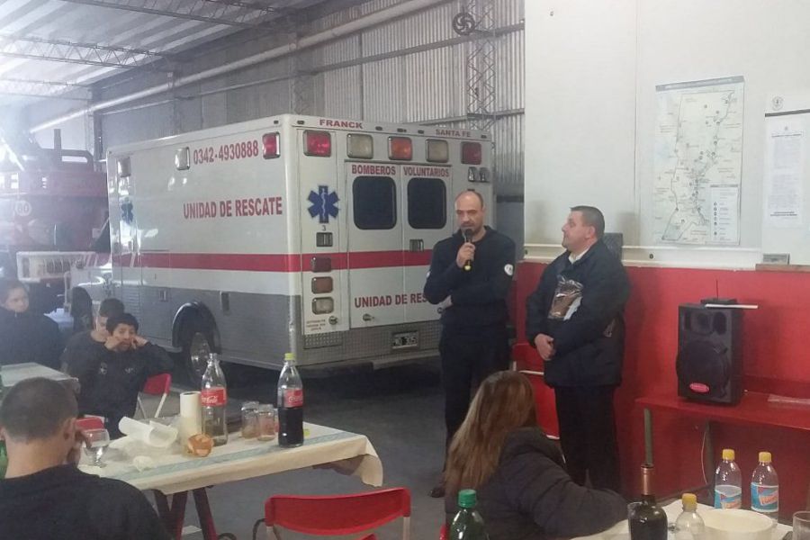 Almuerzo por el Día del Bombero Voluntario