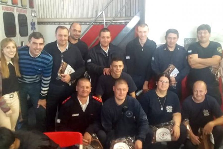 Almuerzo por el Día del Bombero Voluntario