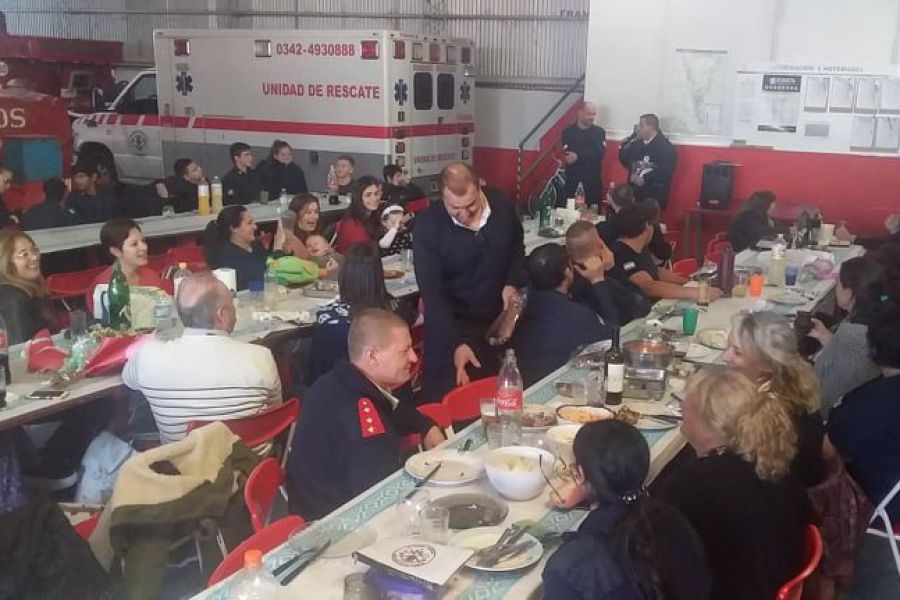 Almuerzo por el Día del Bombero Voluntario