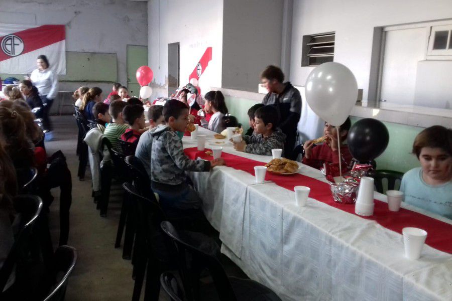 Voley con Torta fritas y Amigos