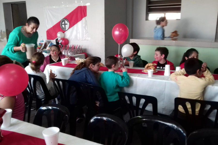 Voley con Torta fritas y Amigos