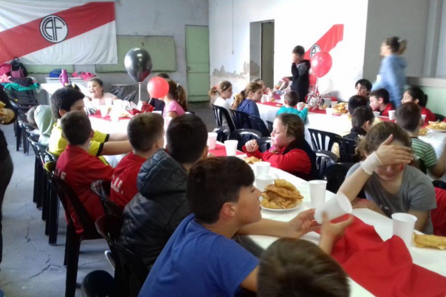 Voley con Torta fritas y Amigos