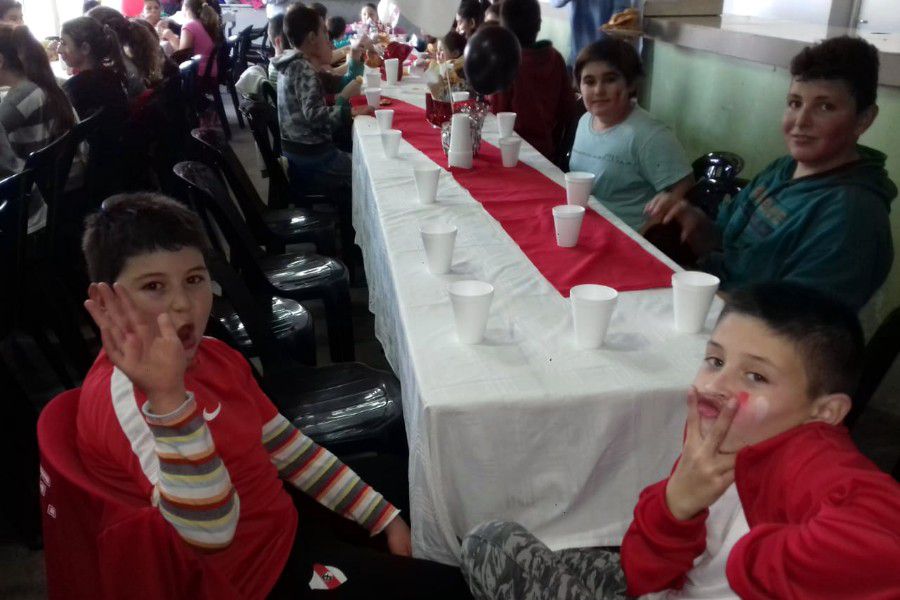 Voley con Torta fritas y Amigos