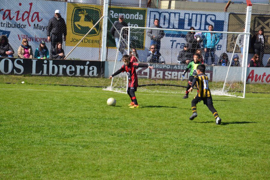 Fútbol infantil en el CAF