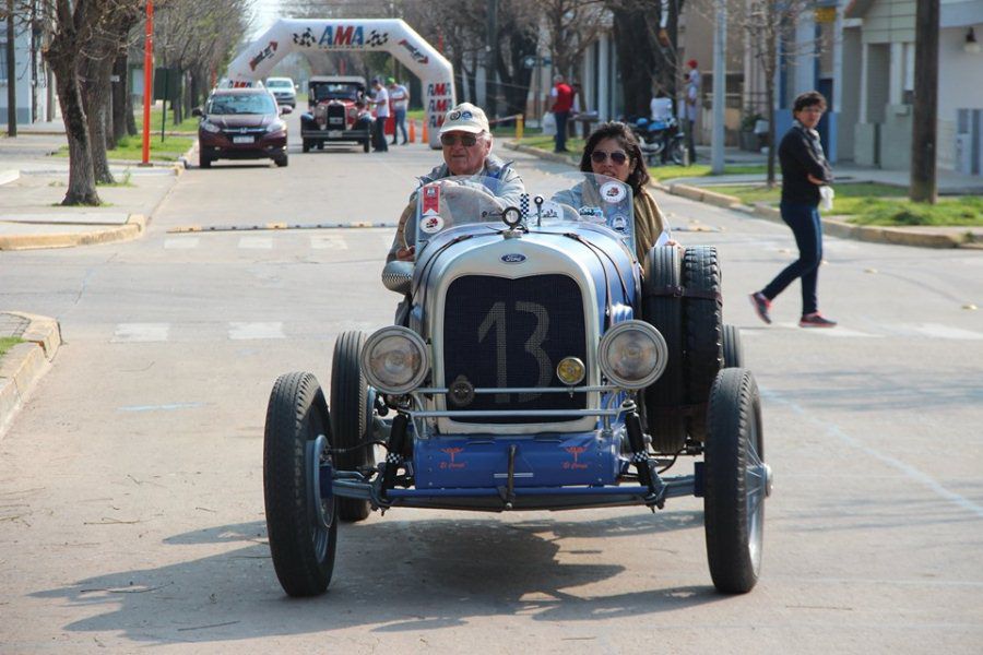 4° Encuentro de Autos y Motos