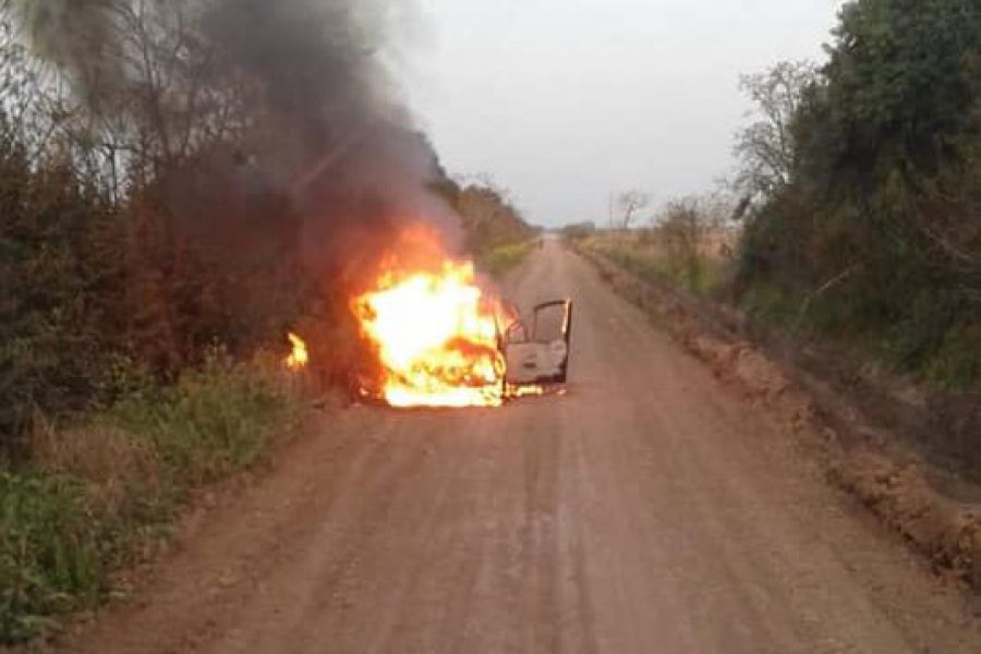 Incendio en Zona Rural - Foto Bomberos Franck