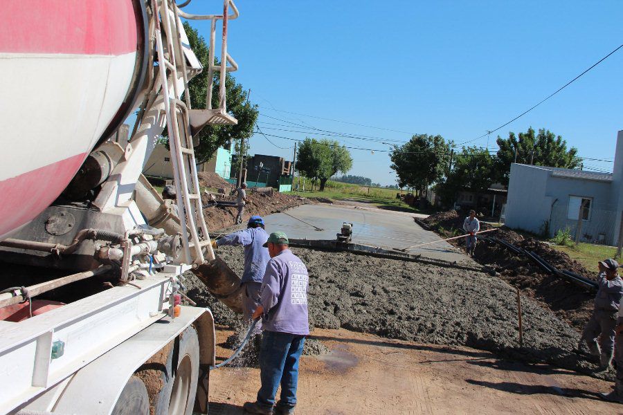 Pavimento urbano en calle Padre Oggier