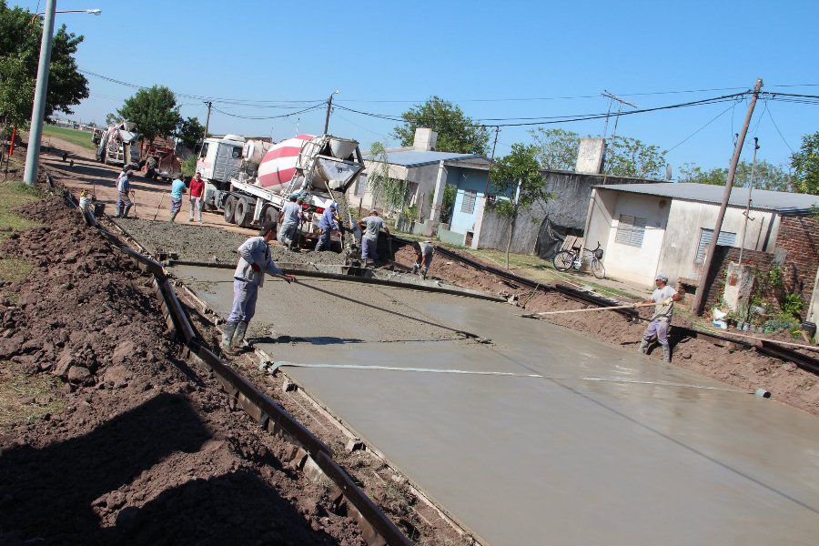 Pavimento urbano en calle Padre Oggier