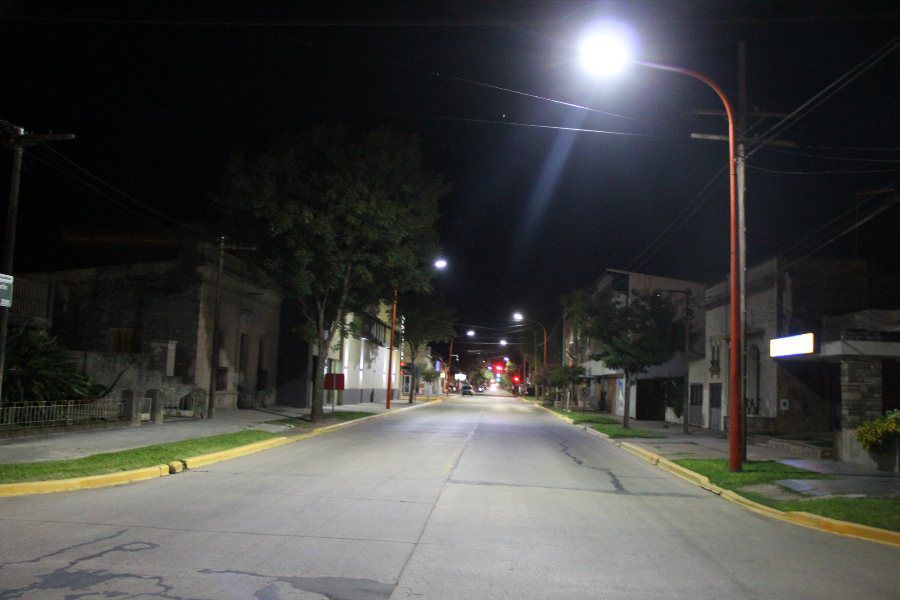 Luminaria LED en calle San Martín