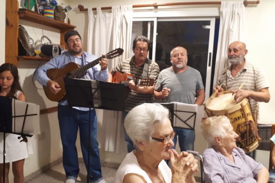 Los Cantores de la Ribera en el Hogar