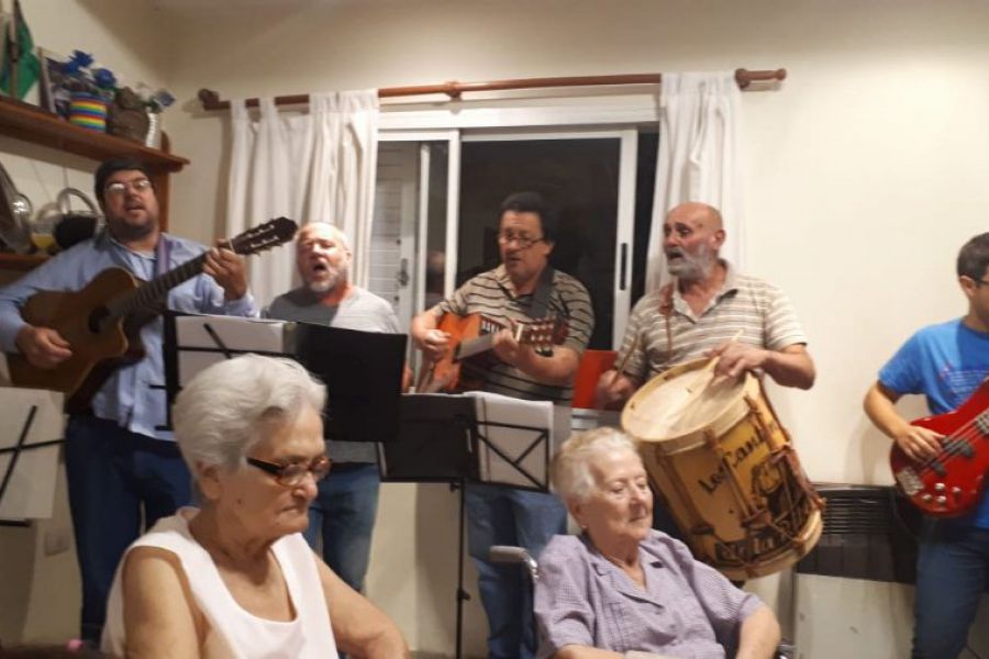 Los Cantores de la Ribera en el Hogar