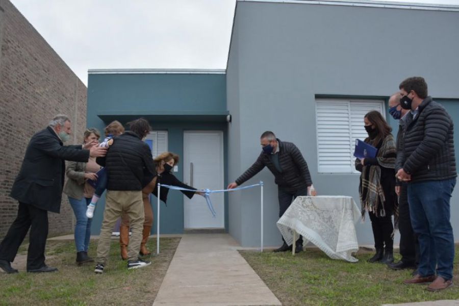 Pirola inaugura viviendas en Las Colonias