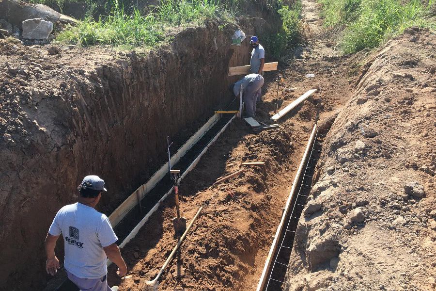 Trabajos sobre canales en la zona rural