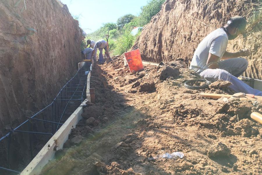 Trabajos sobre canales en la zona rural